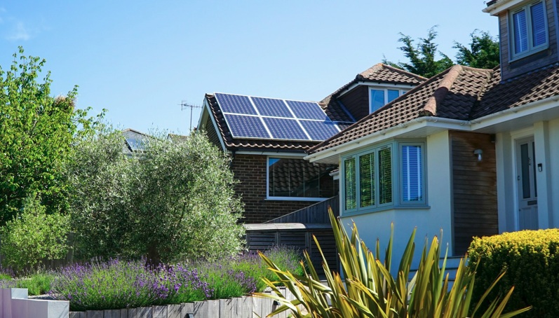 Placas solares con batería: cómo lograr 0€ en tu factura de luz durante 5 años